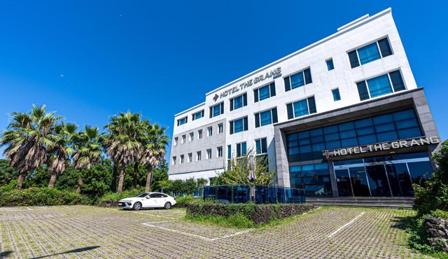 Hotel The Grang Jungmun