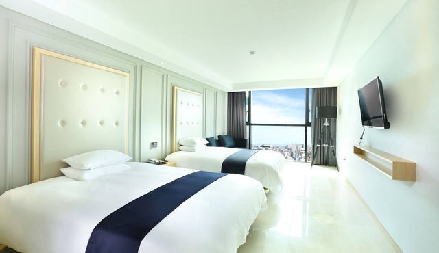 Hotel The One
