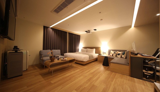 Hound Hotel Sajik Minam Station
