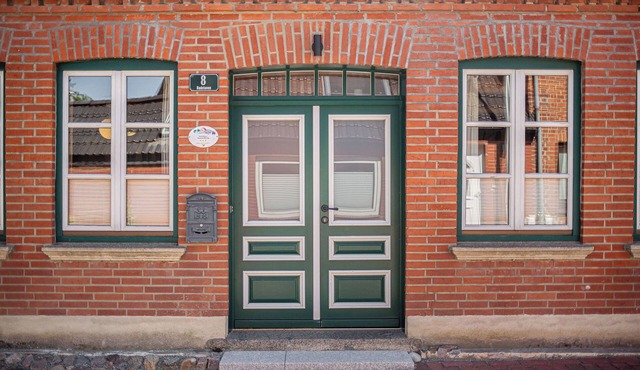 HUUS BADSTAVEN - Holiday Apartment Muschel in Burg's Most Beautiful Alley