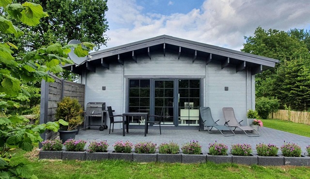 Idyllisches Blockbohlenhaus mit eigenem Garten und Sauna zum Wohlfühlen