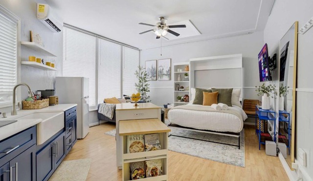 Indigo Cove Modern Studio near Historic Uptown