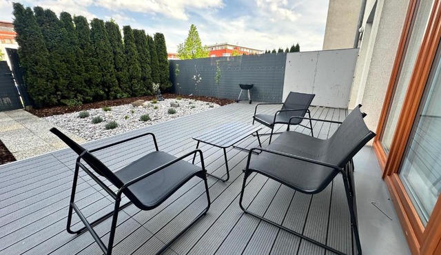 IOS Apartments - Garden with Free Parking