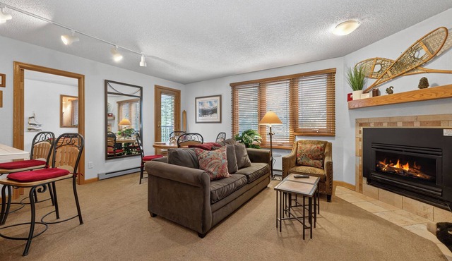 Iron Horse 1 bedroom sleeps 4 - cozy condo getaway