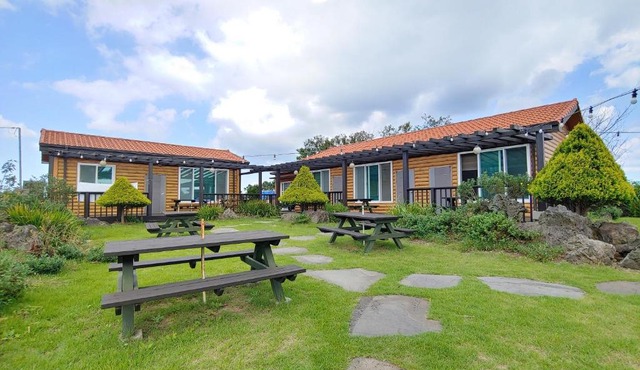 Jeju Oreum Pension