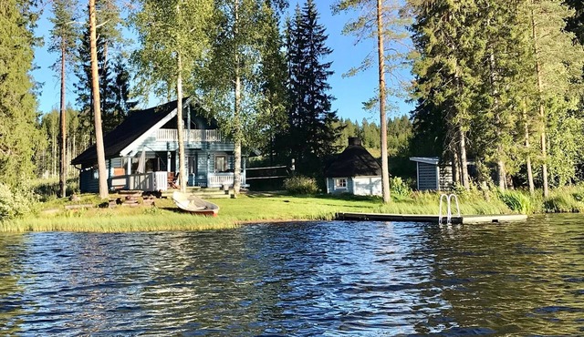 Kömmäkköniemi – Your Spacious Log Cottage in Central Finland with Hot Tub