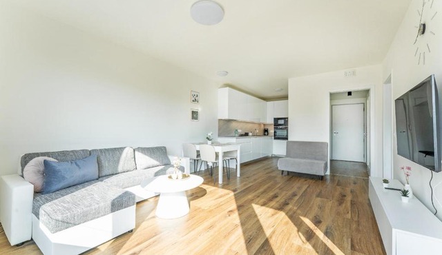 Klamovka stylish Apartment by Rentez