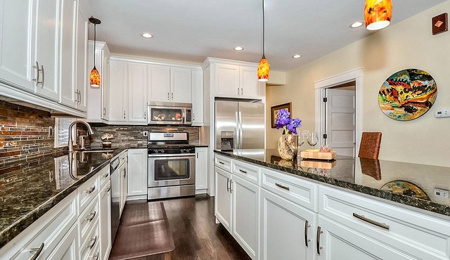La Casita, a Beautifully Renovated, Stylish 3BR/2BA Home in Downtown COS near CC