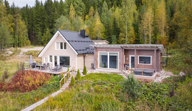Lakefront Holiday Villa - Traditional Finnish sauna & outdoor jacuzzi