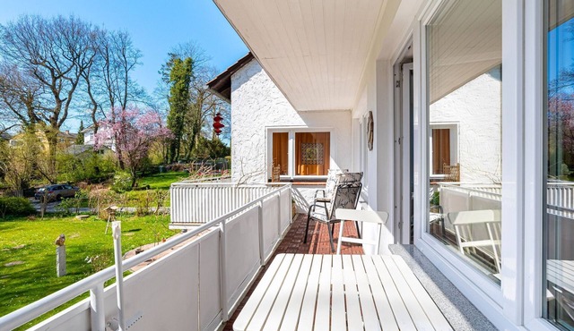 Lakeside Comfort with Balcony
