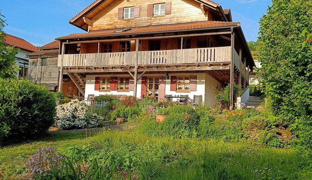 Landblick Lalling Apartment with Private Terrace, Garden, and Wi-Fi
