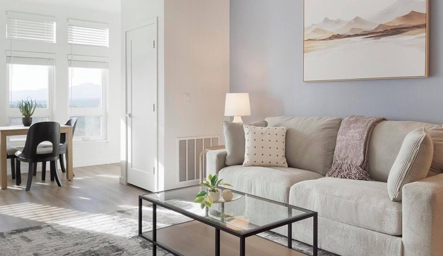 Landing | Beautiful 1BD, Pool, Gym