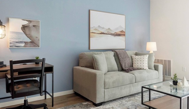 Landing | Stylish 1BD, Pool, Gym