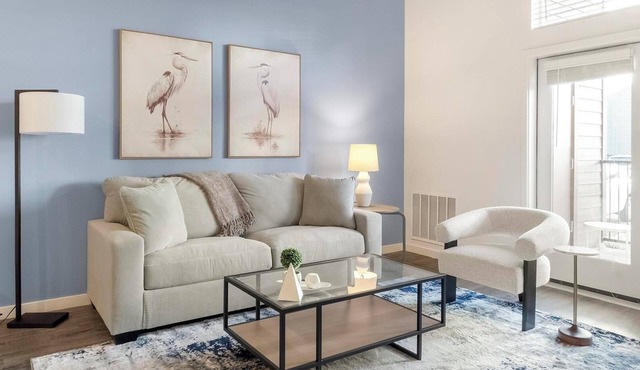 Landing | Stylish 1BD, Pool, Gym