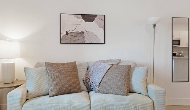 Landing | Stylish 1BD, Gym, Clubhouse