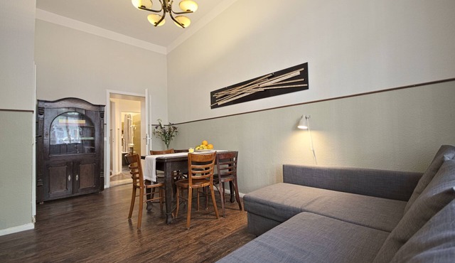 Large Apartment w/two Bathrooms on Quiet Side Street in Prenzlauer Berg