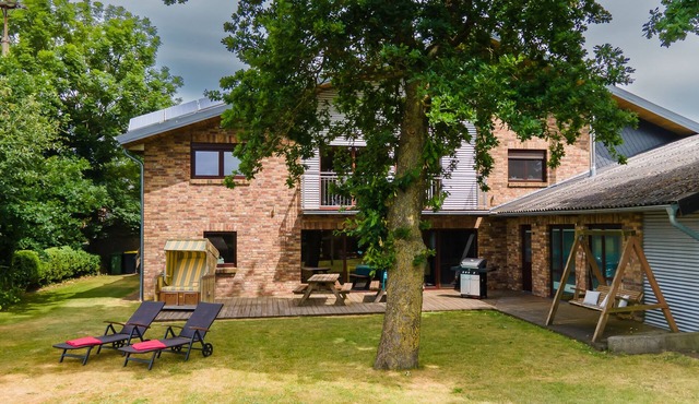 Large communal area with pool, large garden, centrally betw. North-u. Baltic Sea