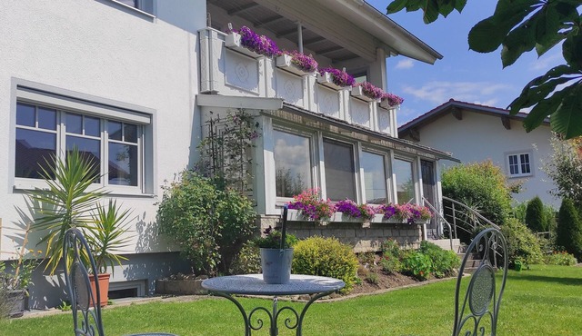 Large ground floor apartment with winter garden