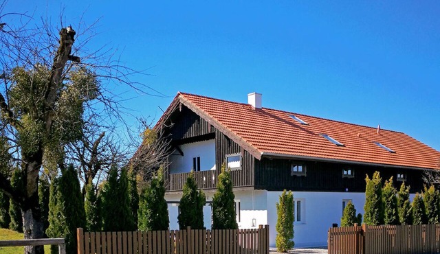 Large vacation guest apartment Münsing near Lake Starnberg and the Alps 125m² ground floor + first floor