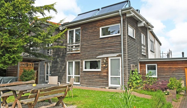Large vacation home with fireplace and terrace near the Strelasund - Holiday home with