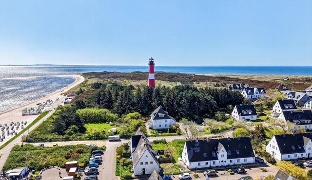 Lighthouse 6 - Modern. Close to the beach. Familiar.