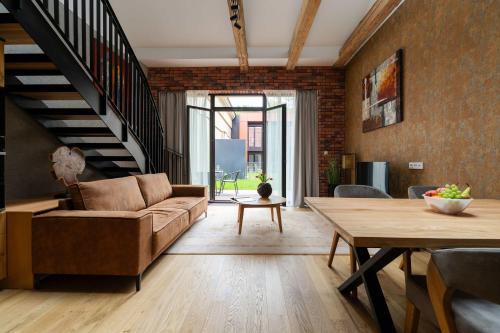 Loft with Patio & Parking - Nusle Brewery