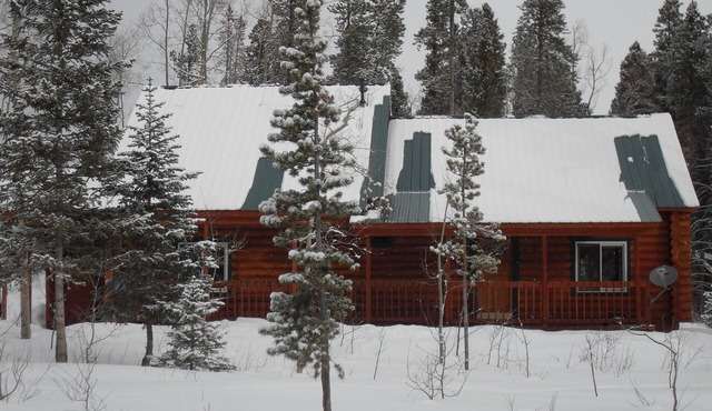 Log Cabin Mountain Getaway - Ski, Hike, bike, X Country Ski & Snowshoe trails