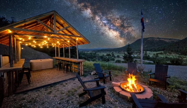 Log Cabin: National Forest Access, Hot Tub, Pets