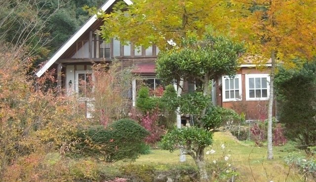 Log guest house with wide lawn garden