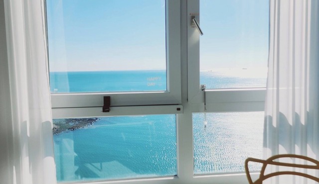 Lovely 1-bedroom apartment with AC in vibrant 부산