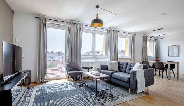 Lovely Mariahilf 2BR w/Elevator, nr Shops & Cafes, by Blueground