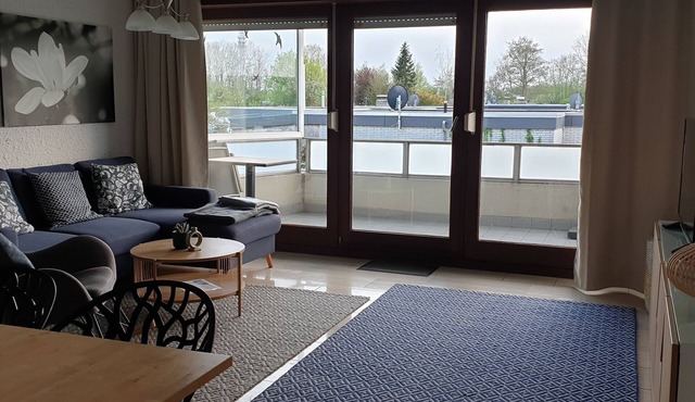 Lovingly renovated apartment with large balcony right on the dyke