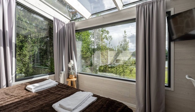 Luminous Lakeside Suite in Laukaa
