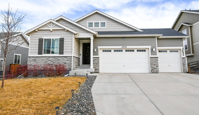 Lux Family Retreat|Pool Table|13 Min to Airport