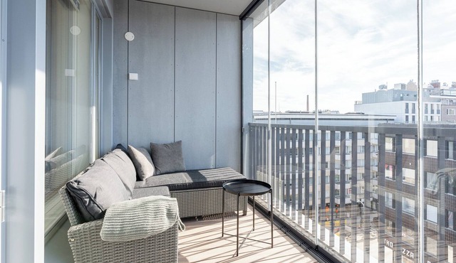 Luxurious 1BR Penthouse with Balcony
