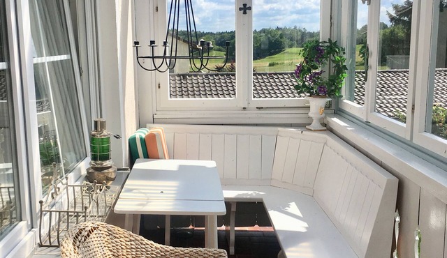 Luxurious apartment with large balcony and communal garden