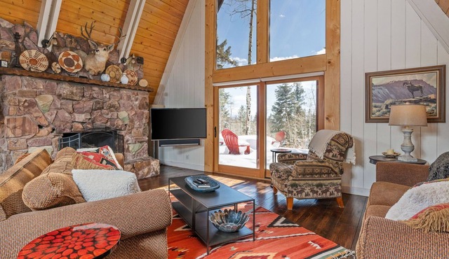 Luxury Cabin with Incredible Lake View! Sleeps 8