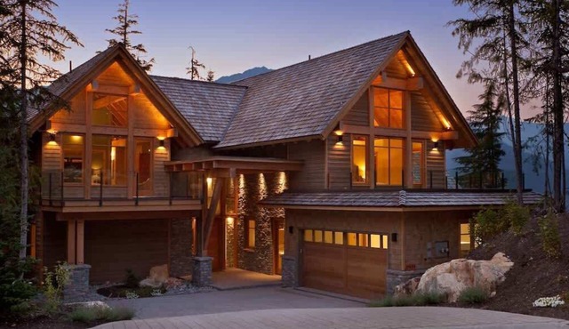 Luxury chalet w/hot tub & media