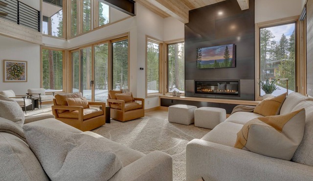 Luxury Creekside Retreat Near Palisades Tahoe - Whispering TLUXP