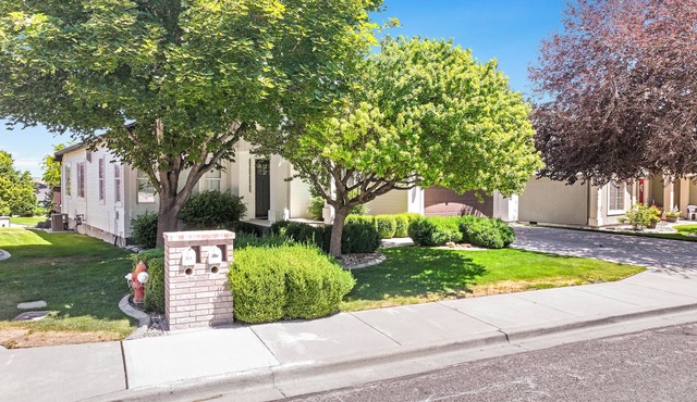 Luxury Home near Canyon; HOT TUB