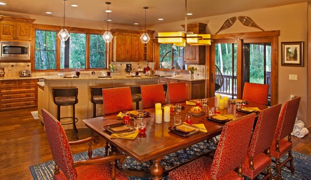 Luxury + Hot Tub + Close to Skiing - Chalet Fuego