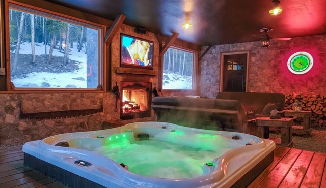 Luxury Spa Retreat with Private Hot Tub & Sauna