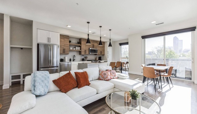 Luxury Spacious Apt, Gym, Spa, Garage & DT Views