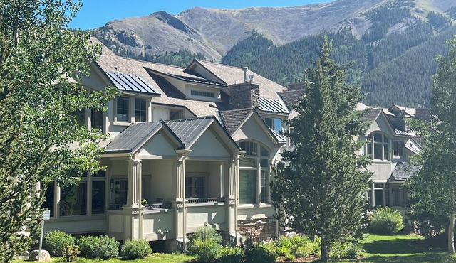 Luxury Summer-Winter 3 BdR, 3Bath Townhouse