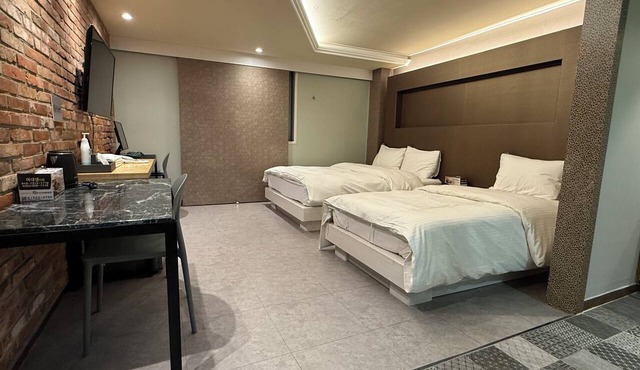 May Hotel