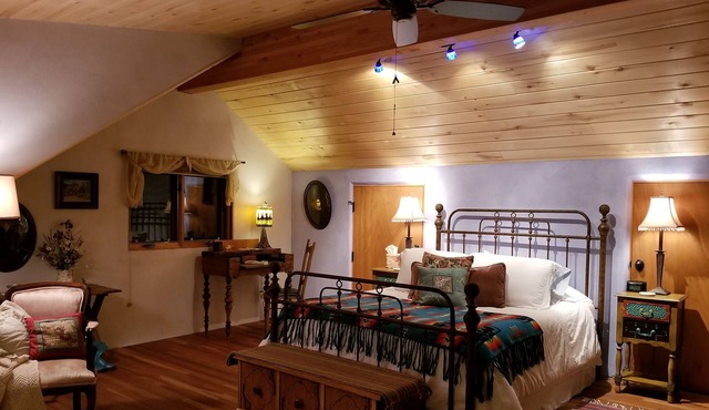 Mesa Verde Vista Upstairs Queen Suite - 5 min to Mesa Verde NatIonal Park