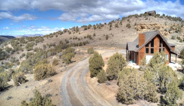 Mesa View House 2 bedroom house with amazing views of the Grand Mesa!