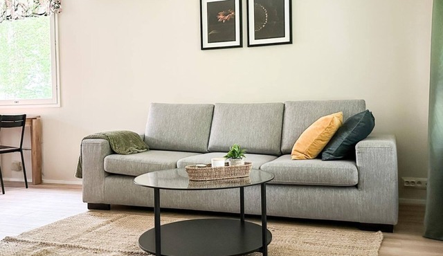 Modern apartment by the lake close to the city centre