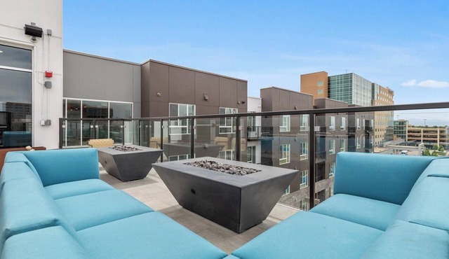 Modern Aurora Apt Near Hospital 2BD/1BA