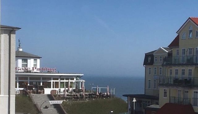Modern, comfortable, centrally located, near the beach apartment with sea view, 3-4 pers.